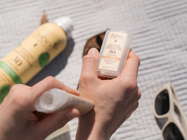 Daily Sheer Mineral Tinted Sunscreen Stick SPF50 - Image 7